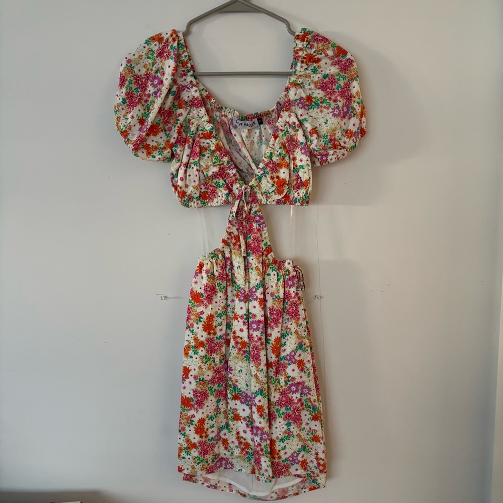 steve madden colourful red, orange, green & white floral puff sleeve mini dress🌺